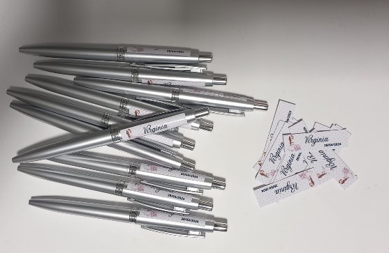 Bolígrafo con pegatina personalizada